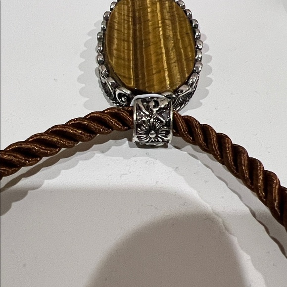 ATTERRI | Semi Precious Stone Statement Piece Necklace - Picture 6 of 10